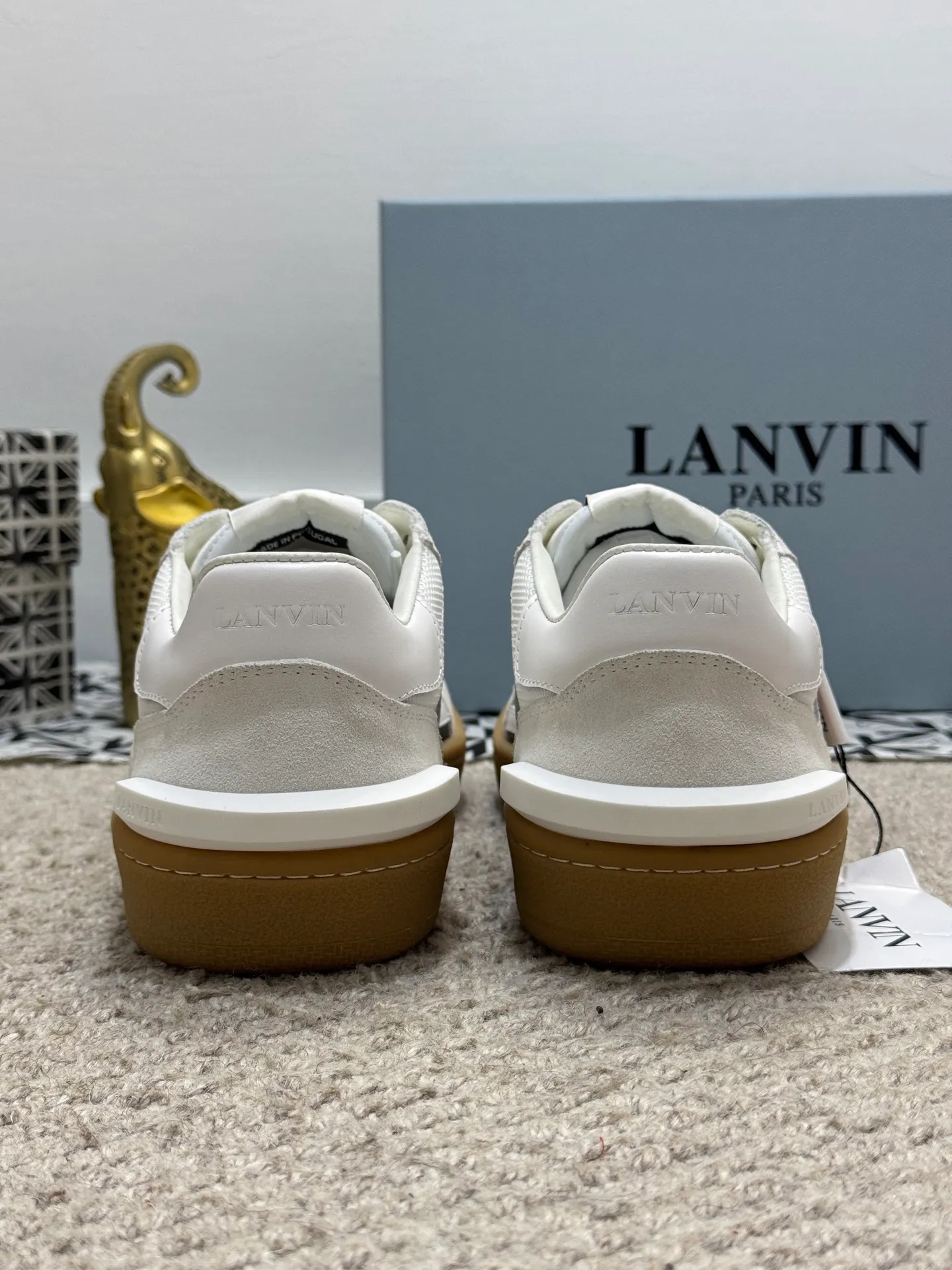 Men's men's shoes 💰520 [New style] 🦈🦈lanvin #LANVIN spring and summer series new colors ❤️‍🔥The latest lace-up fashionable casual Forrest Gump running shoes~bumpr high-quality couple 👫 series!! The latest trendy products of the season. Many bloggers have planted grass and purchased the original molds for customization. The uppers are nubuck leather. They are very versatile, fashionable and casual, and are comfortable to wear on the feet. Recommended! The original molds have clear logo rubber bottoms, which are non-slip and wear-resistant. Size: Female 36~40 Male 38-44 (45 customized